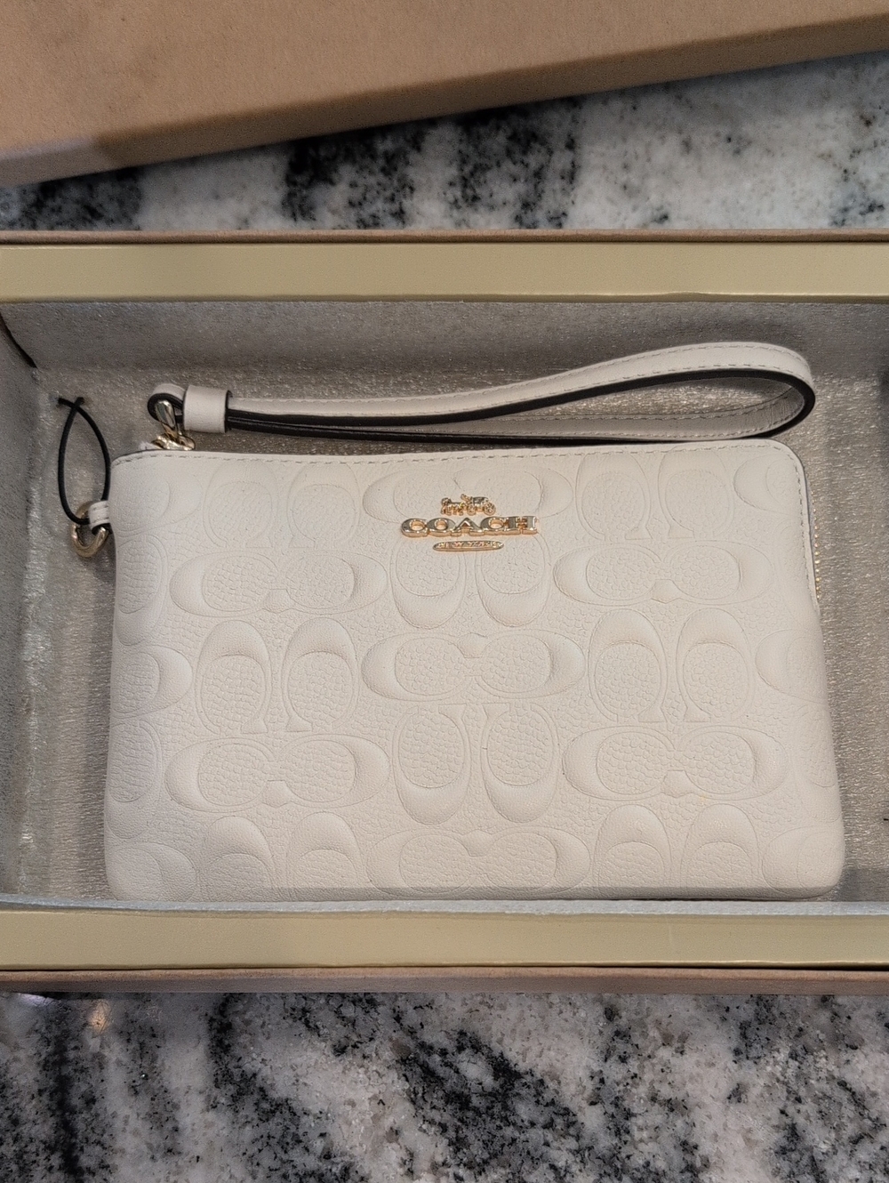 Coach Corner Zip Embossed Signature C Wristlet Gift Set